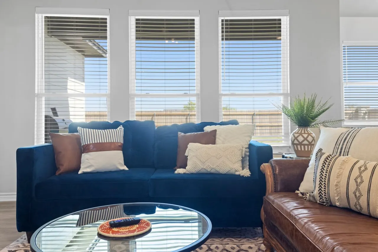 Beta House @ Crossroads Park NEW Home Sleeps 8! 8