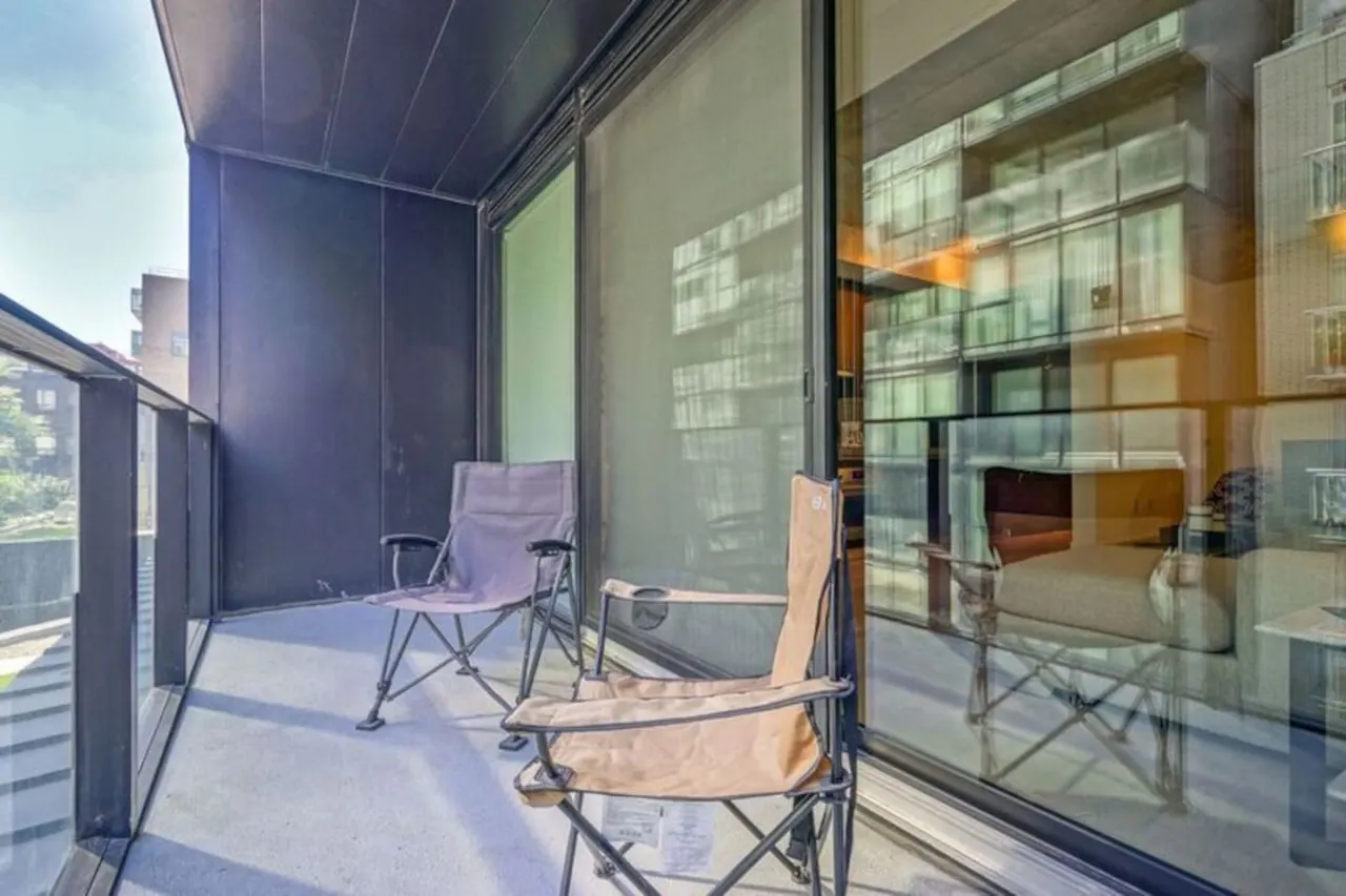Sleek Modern 1BR Balcony Popular King West 10