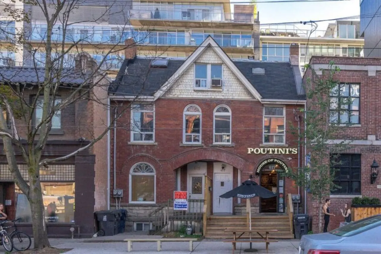 Sleek Modern 1BR Balcony Popular King West 12