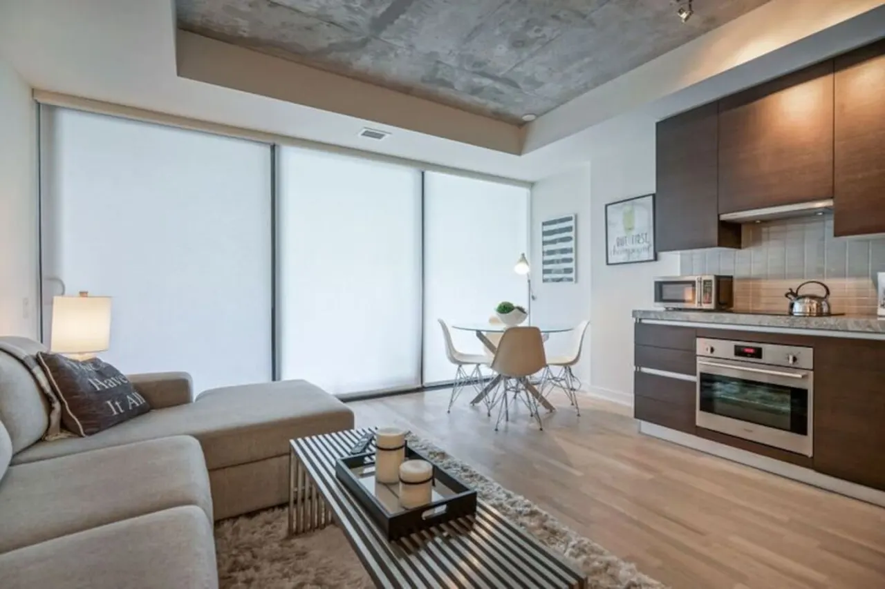 Sleek Modern 1BR Balcony Popular King West 3