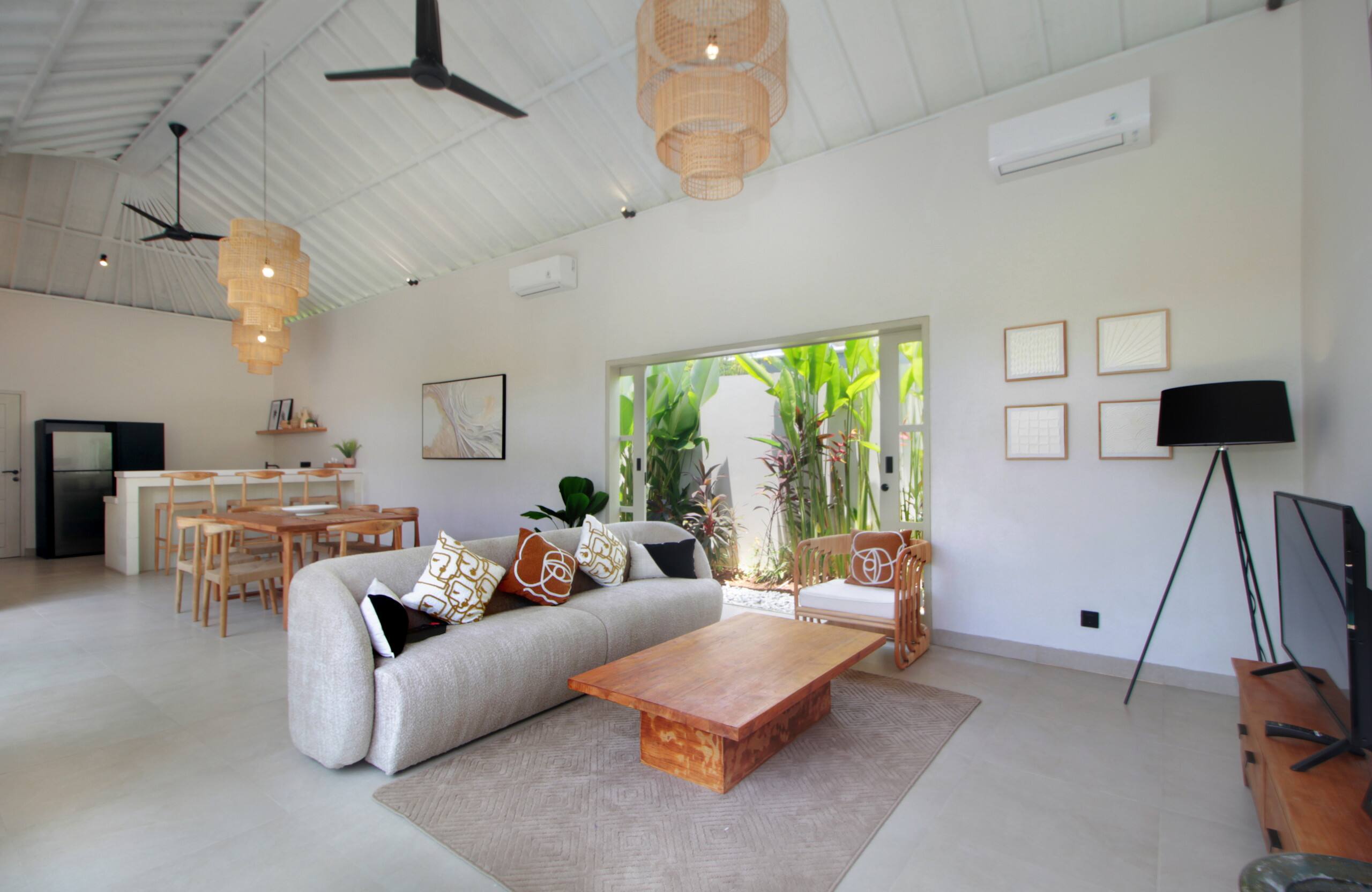Echo Beach Villa and Apartment — photo 2