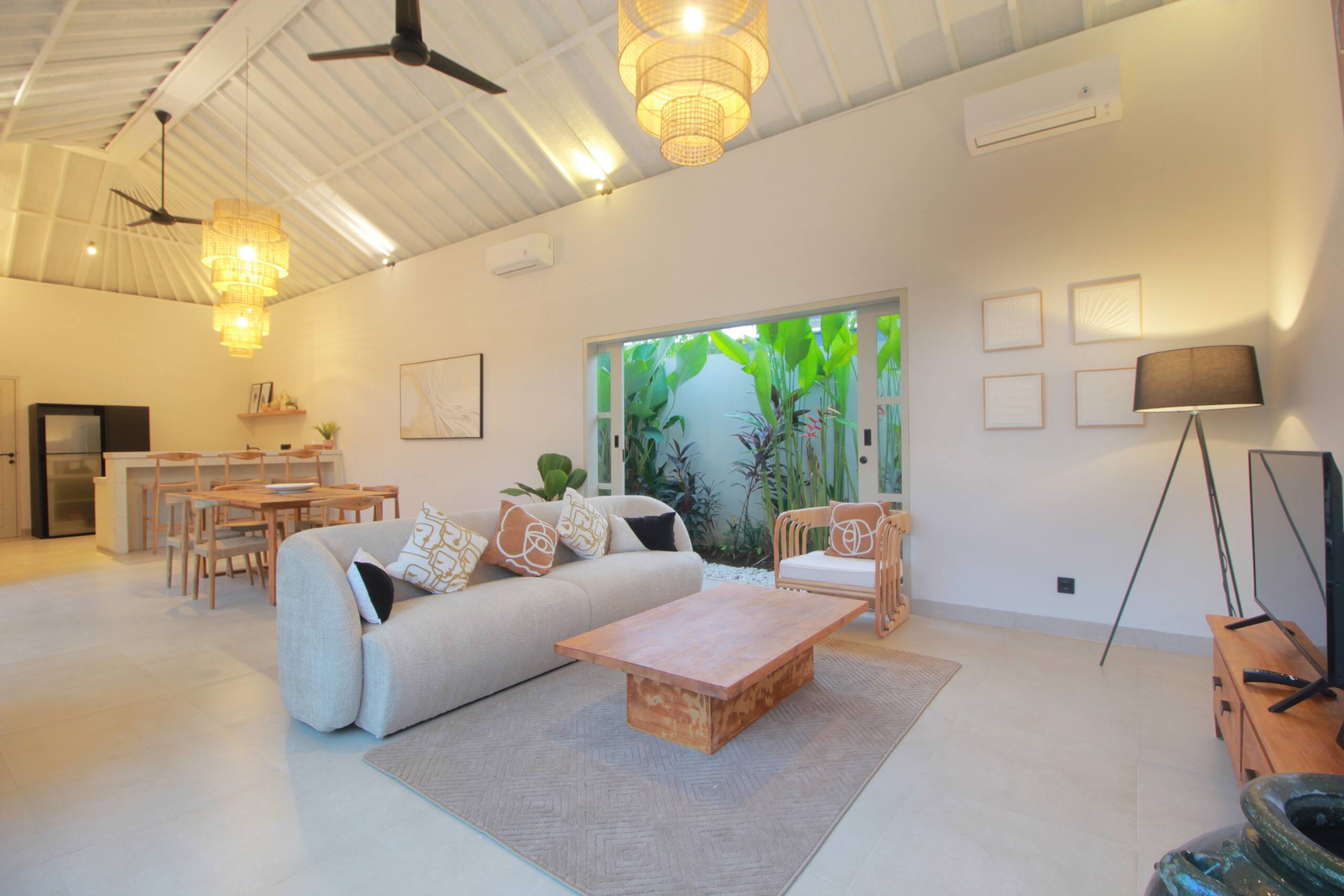 Echo Beach Villa and Apartment 13