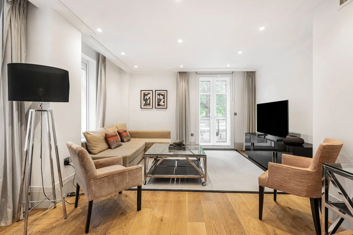 Mayfair 2-Bed | 24hr Concierge & Hyde Park Views — photo 3