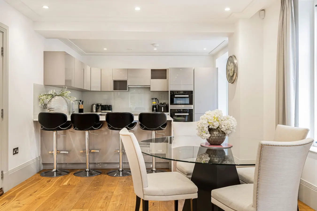 Mayfair 2-Bed | 24hr Concierge & Hyde Park Views — photo 4