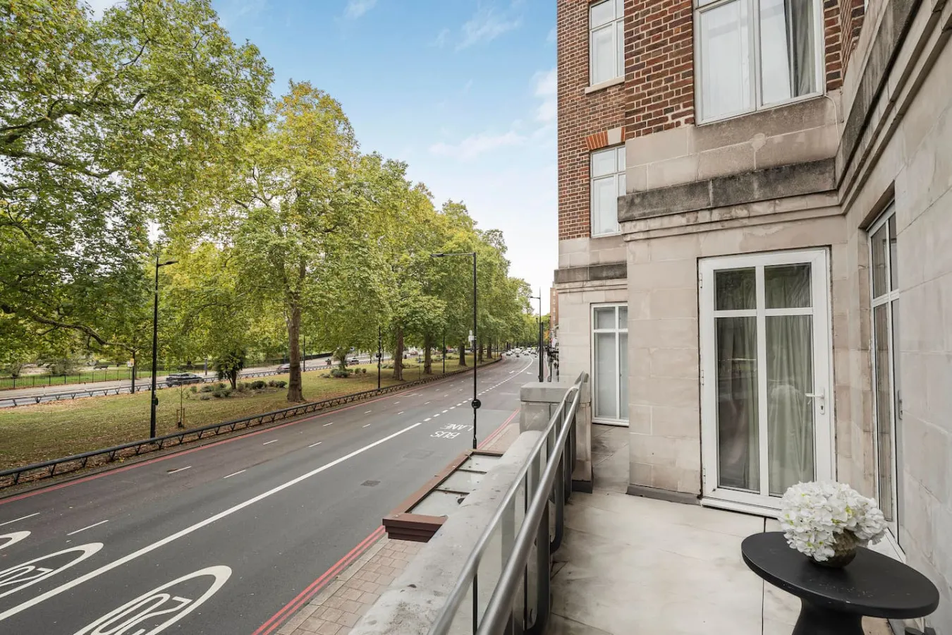 Mayfair 2-Bed | 24hr Concierge & Hyde Park Views — photo 5