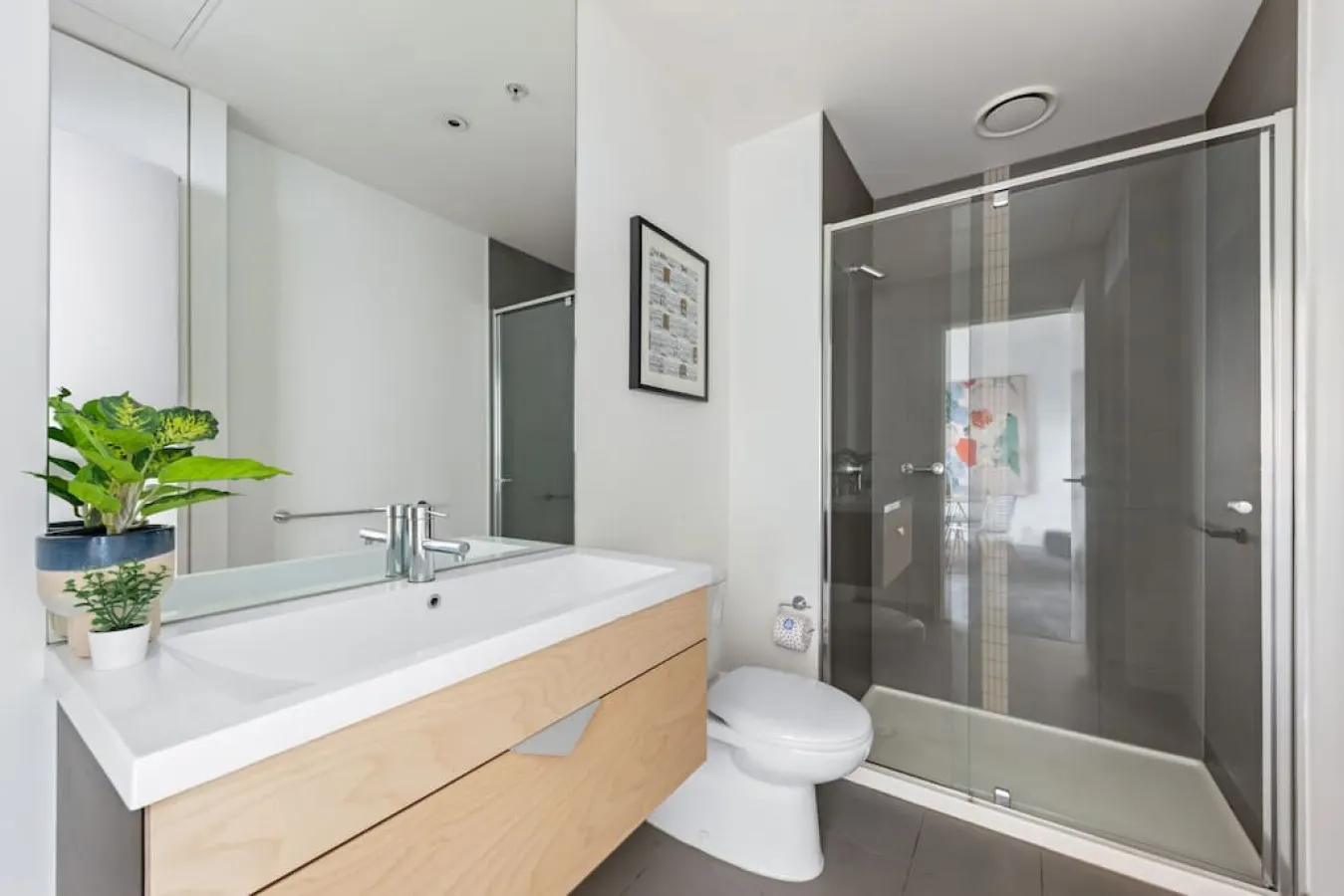 Lara: 2 Bed, 1 Bath Apartment 9