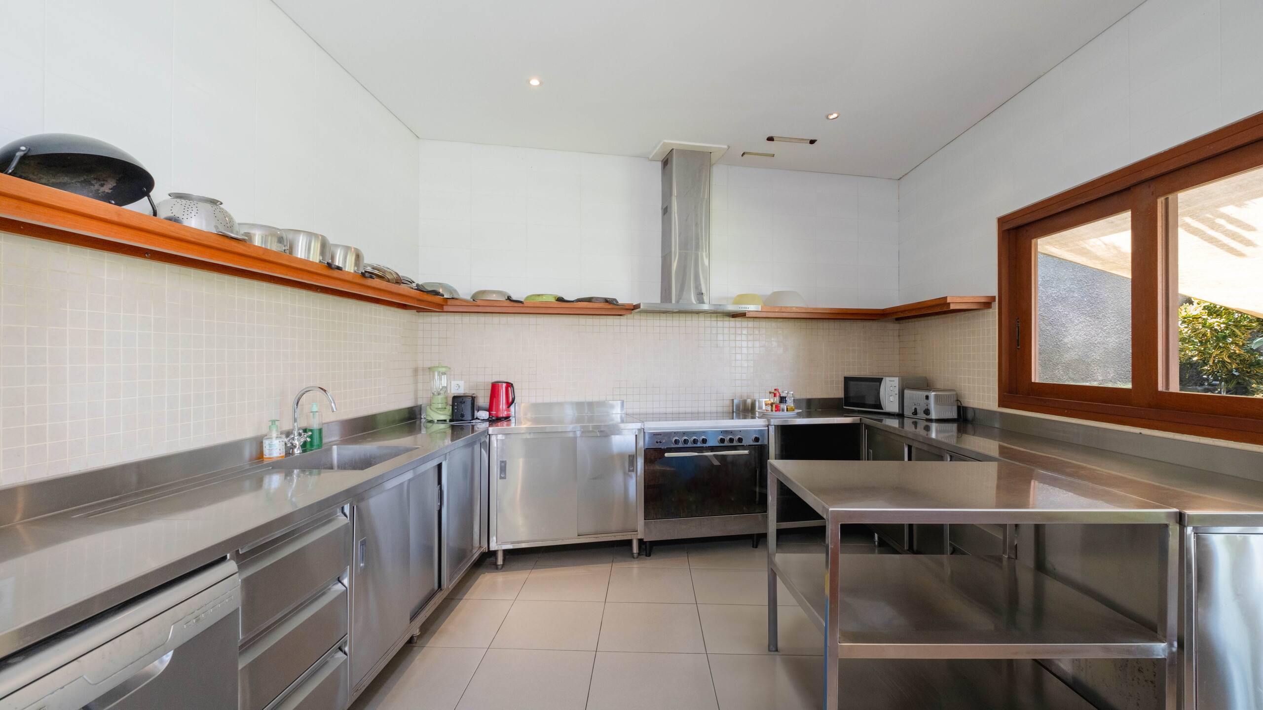 Canggu Best Deal! Spacious & Tropical Villa 17