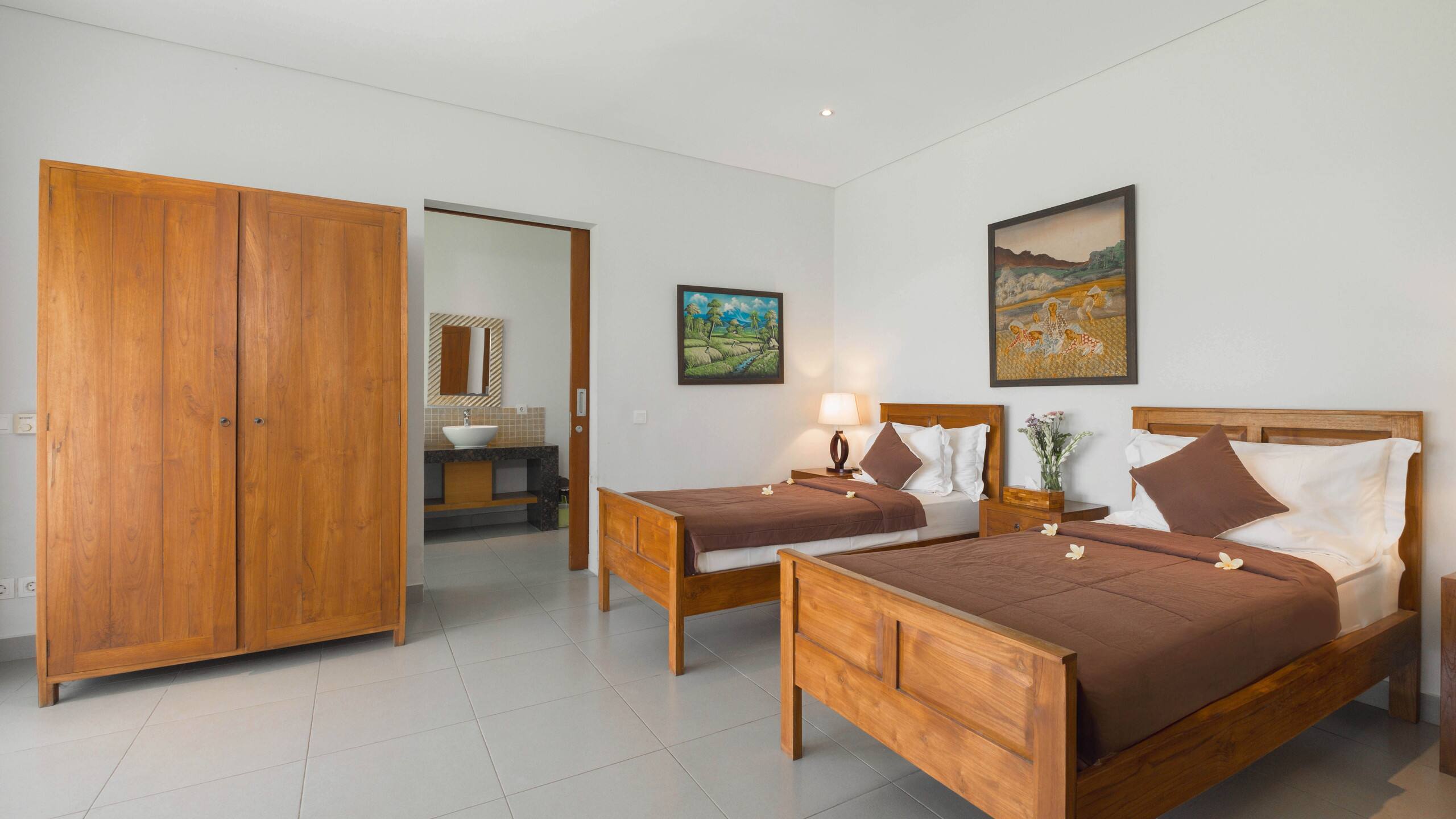 Canggu Best Deal! Spacious & Tropical Villa 35