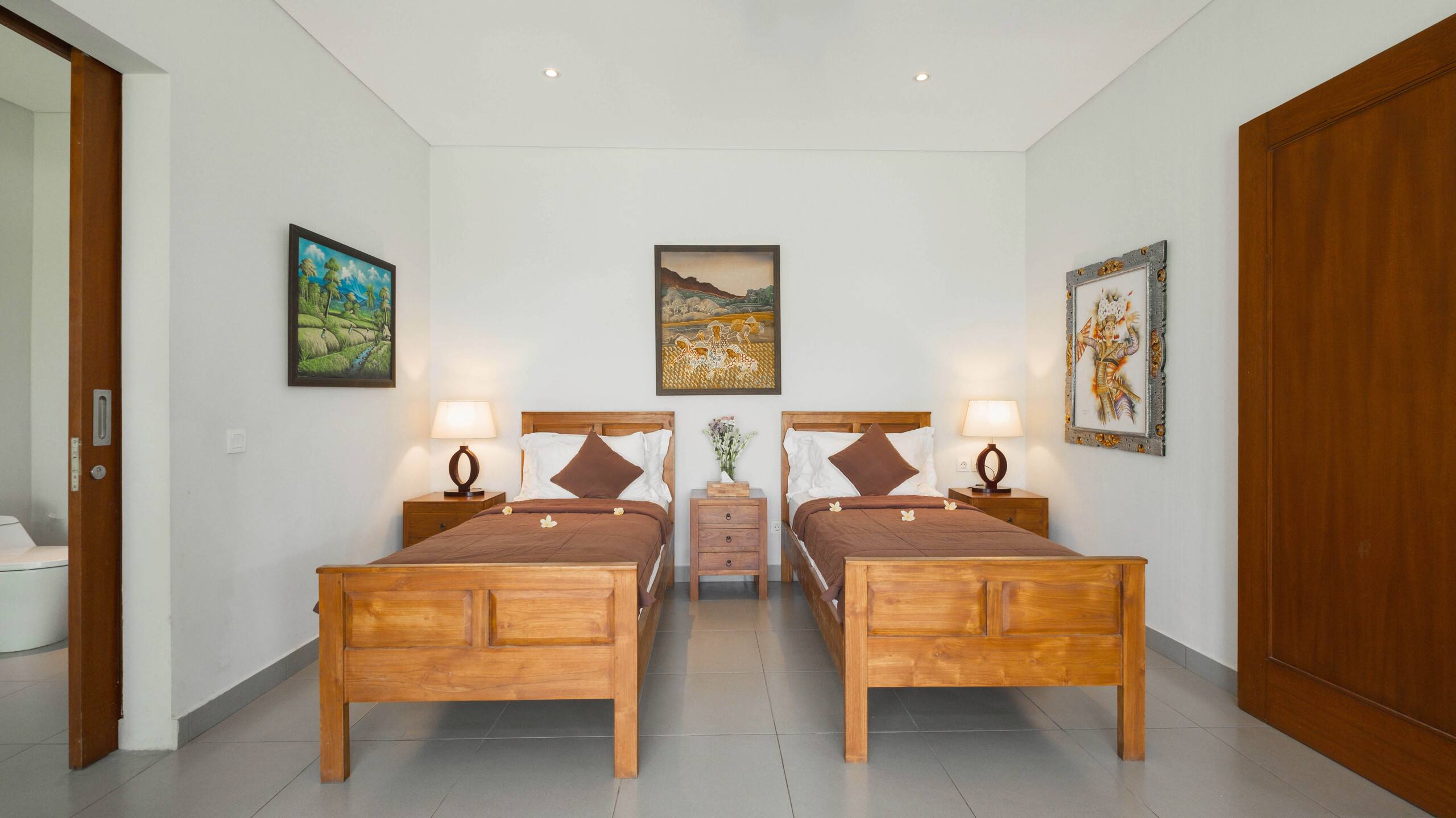 Canggu Best Deal! Spacious & Tropical Villa 36