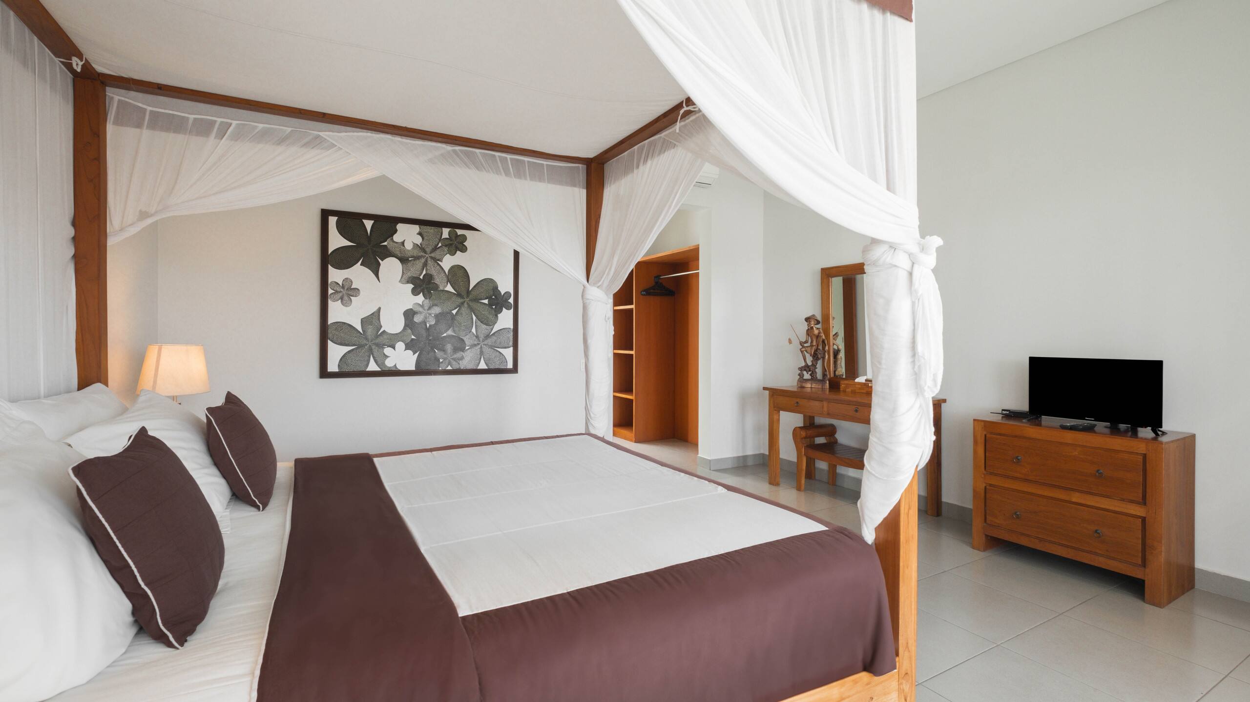 Canggu Best Deal! Spacious & Tropical Villa 26