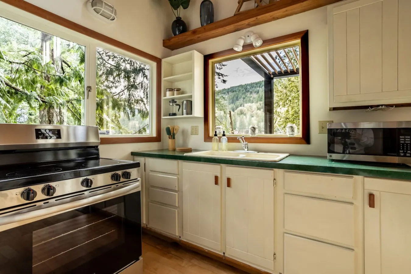 Lakeside Cabin w/ Dock, Boats & Stunning Views 19