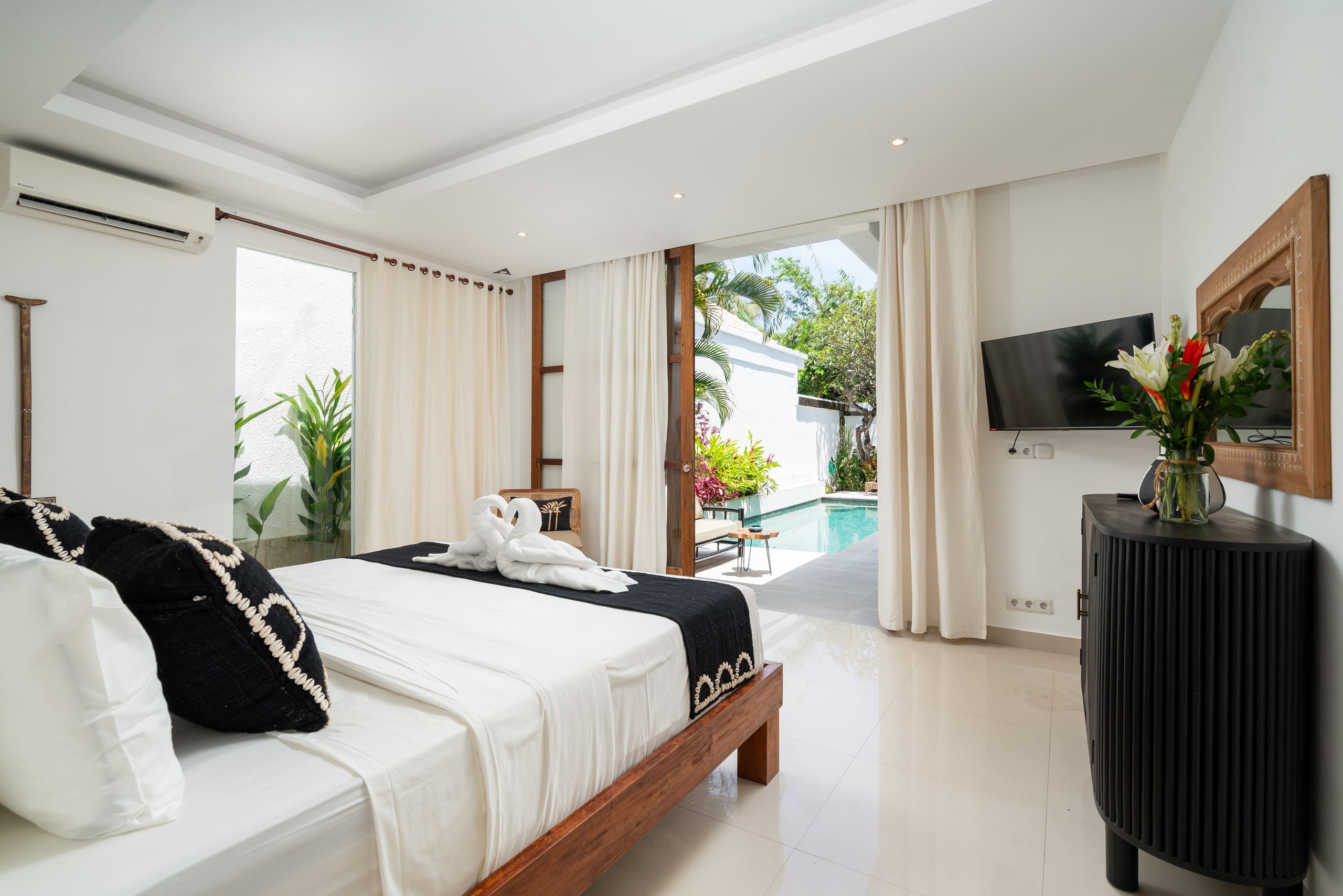 Tropical Boutique 2 BDR Villa in heart of Seminyak 8