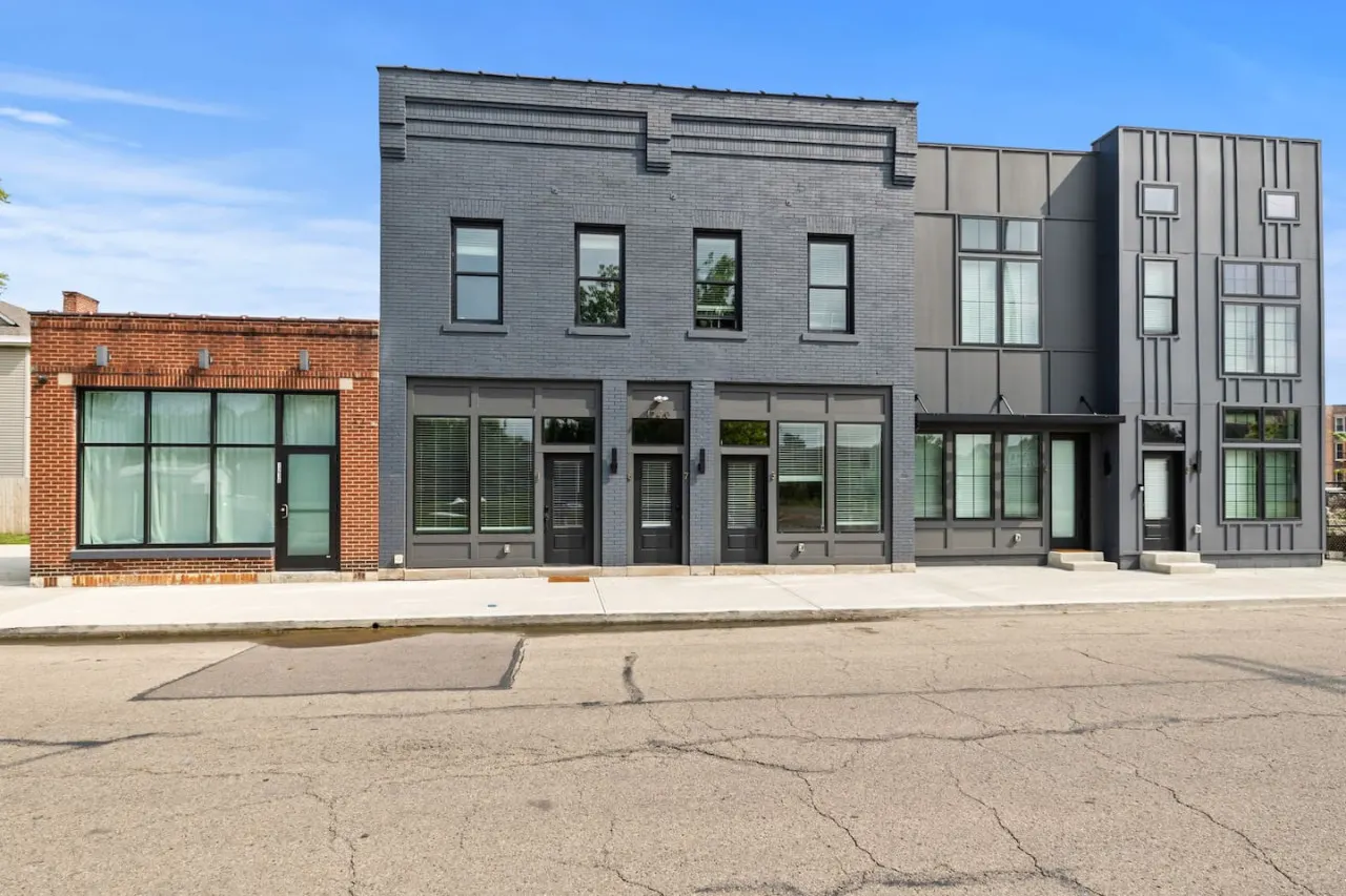 Franklin Park, Luxury New Build + Free Parking! 9