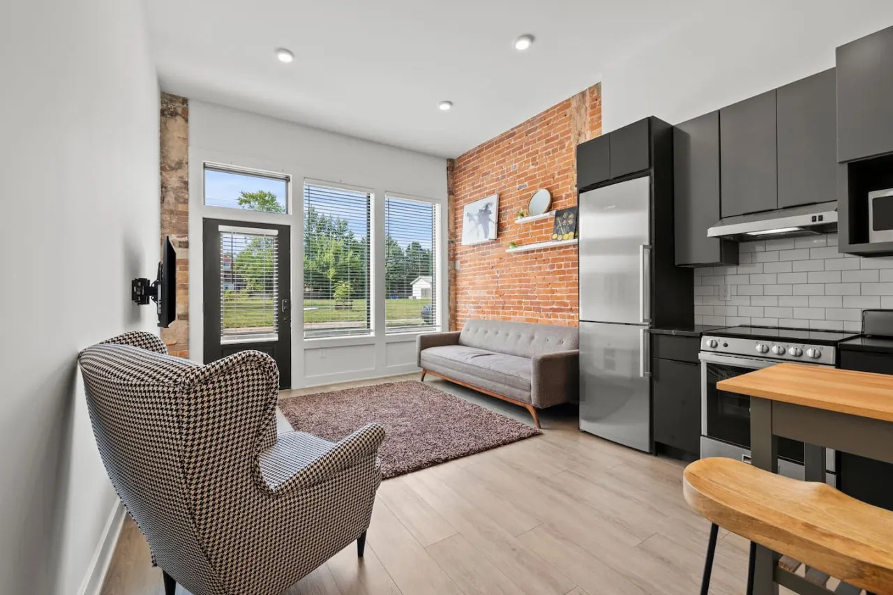 Franklin Park, Luxury New Build + Free Parking! 11