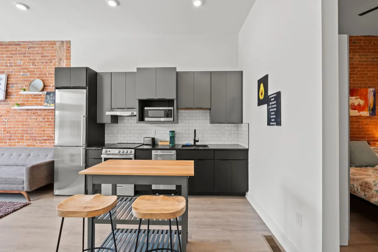 Franklin Park, Luxury New Build + Free Parking! 12