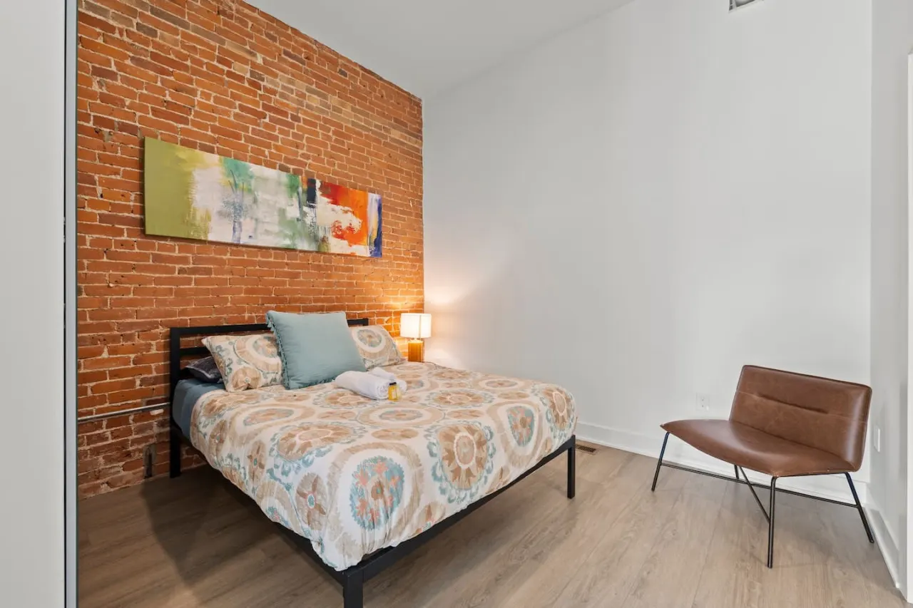 Franklin Park, Luxury New Build + Free Parking! 3