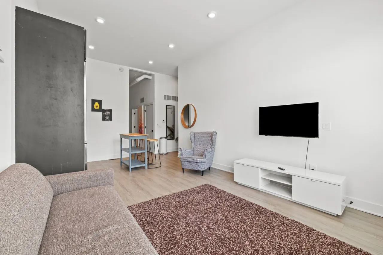 Franklin Park, Luxury New Build + Free Parking! 6