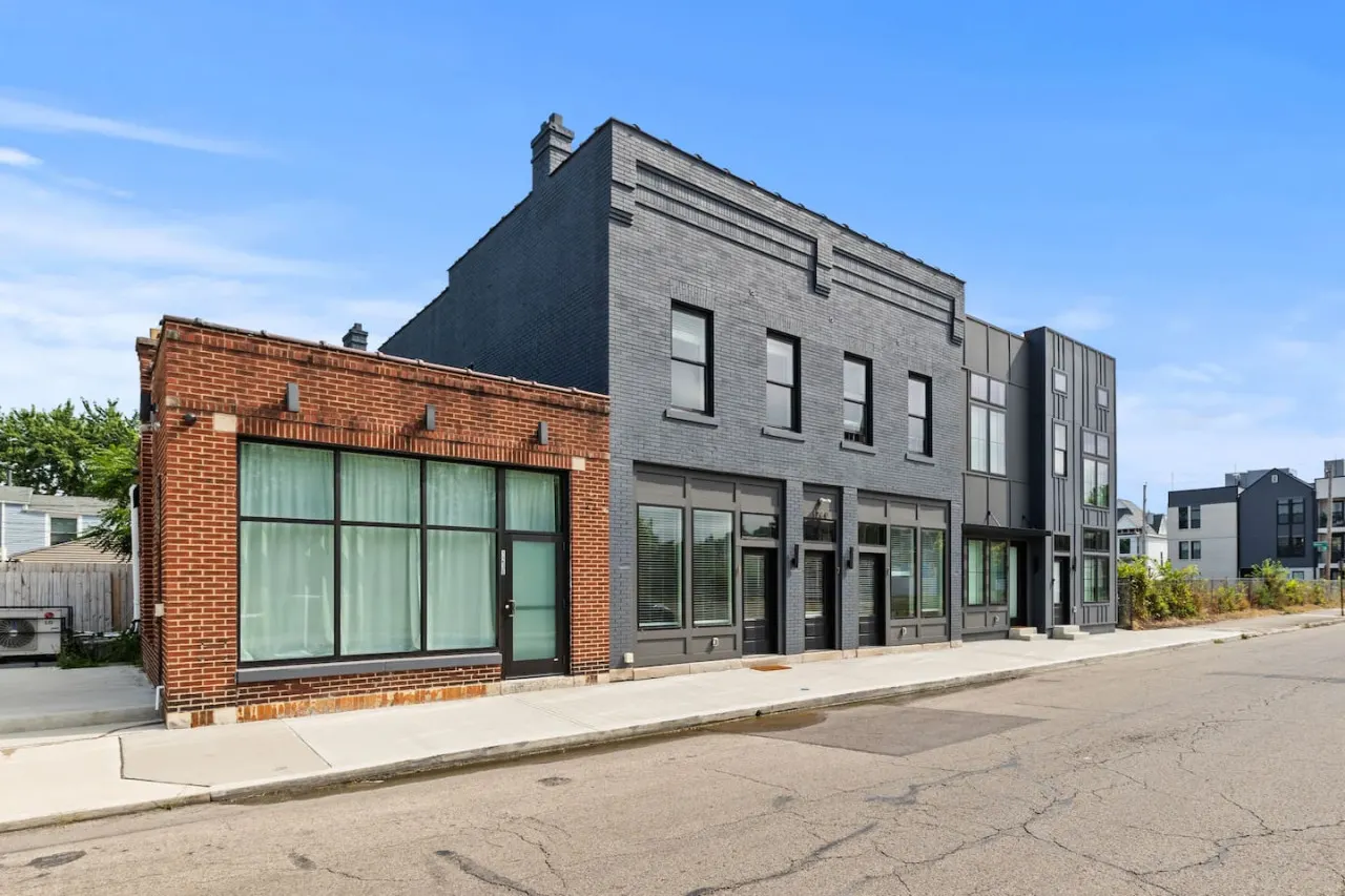 Franklin Park, Luxury New Build + Free Parking! 8