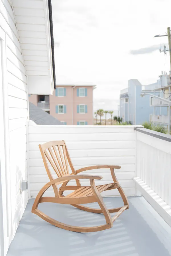 Beach Haven - Upstairs Penthouse Unit half block to beach