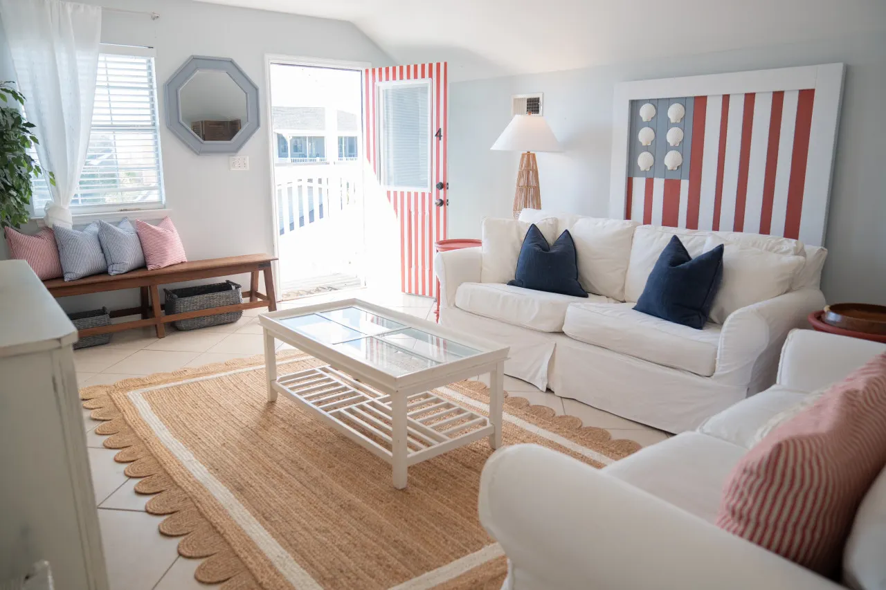 Beach Haven - Upstairs Penthouse Unit half block to beach — photo 2