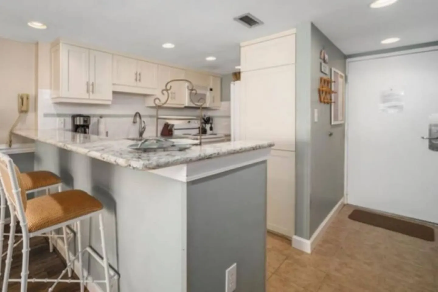 Beach front oasis-on the boardwalk! 2Bed 2Bath 9