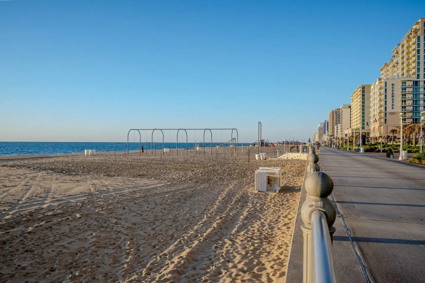 Beach front oasis-on the boardwalk! 2Bed 2Bath 13