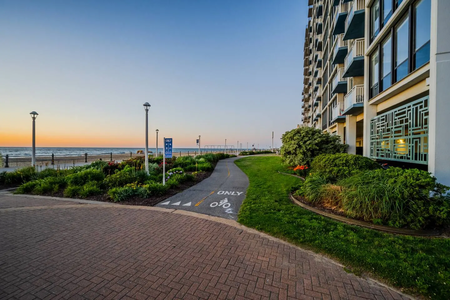 Beach front oasis-on the boardwalk! 2Bed 2Bath 15