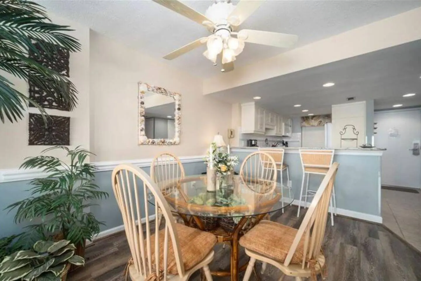 Beach front oasis-on the boardwalk! 2Bed 2Bath — photo 3
