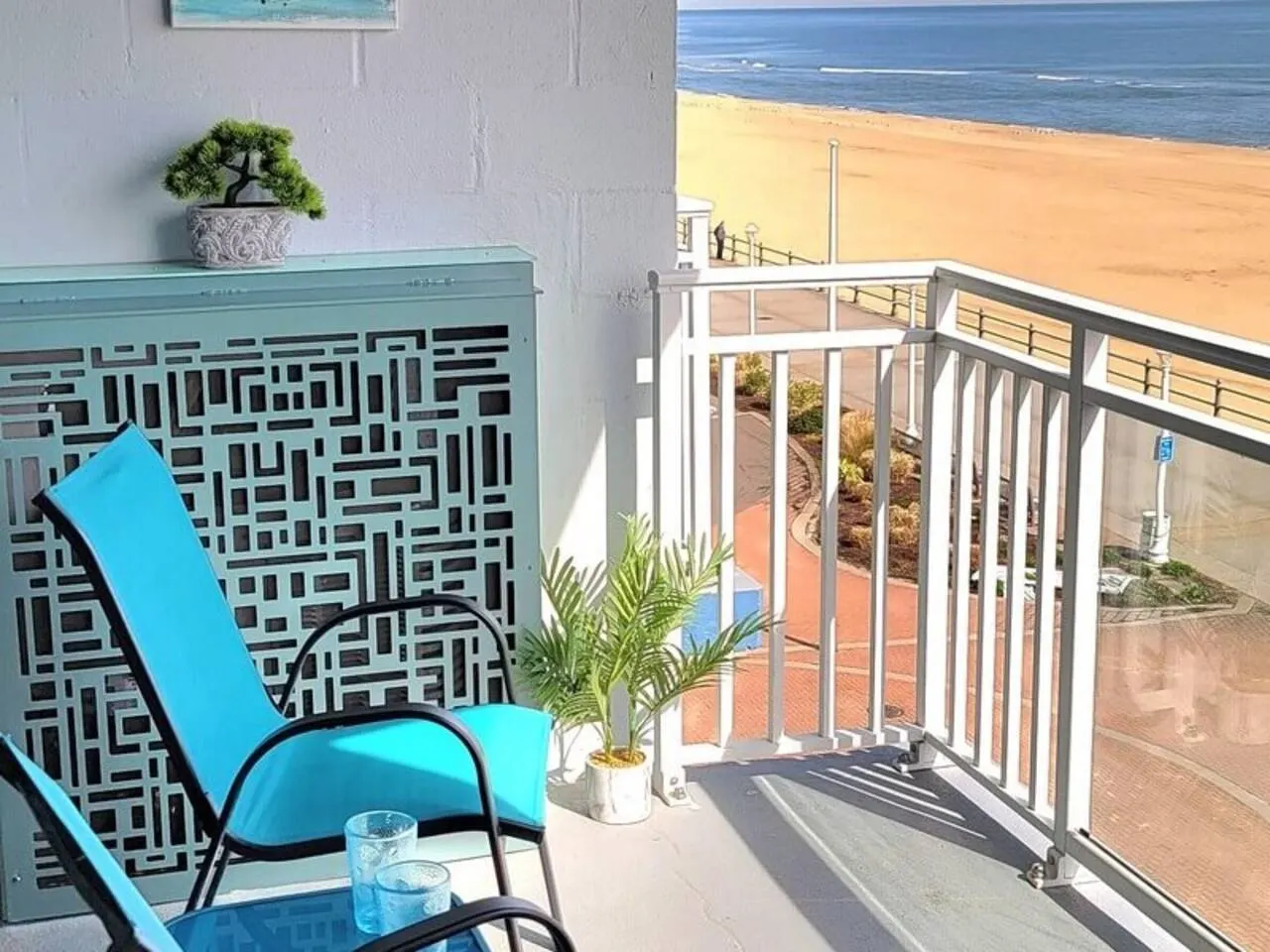Beach front oasis-on the boardwalk! 2Bed 2Bath — photo 4