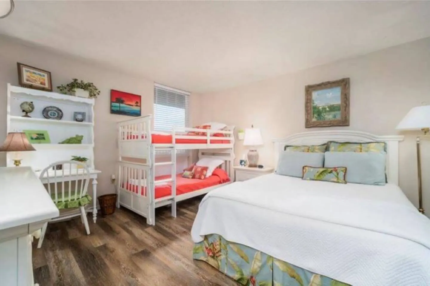 Beach front oasis-on the boardwalk! 2Bed 2Bath 6