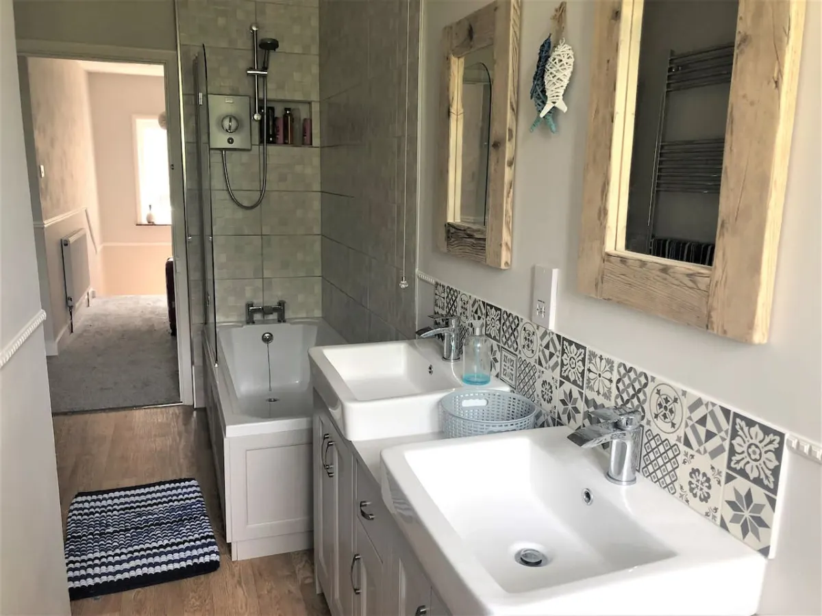 Beautiful, traditional 3 bed cottage close to ferry 9