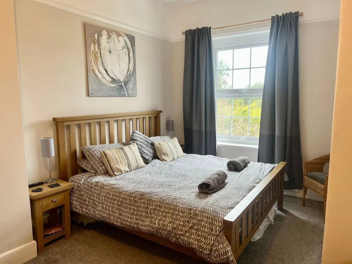 Beautiful, traditional 3 bed cottage close to ferry 10