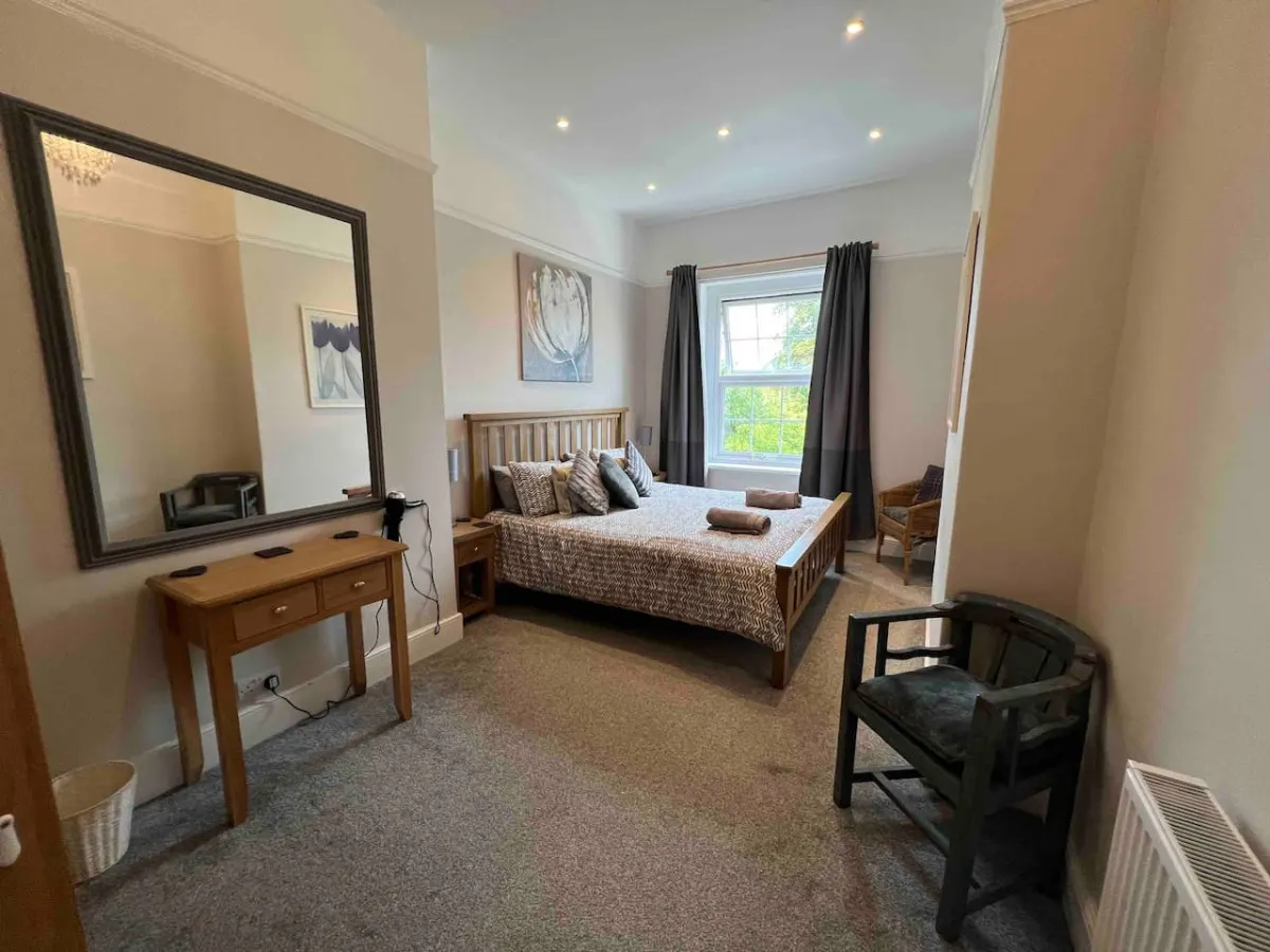 Beautiful, traditional 3 bed cottage close to ferry 19