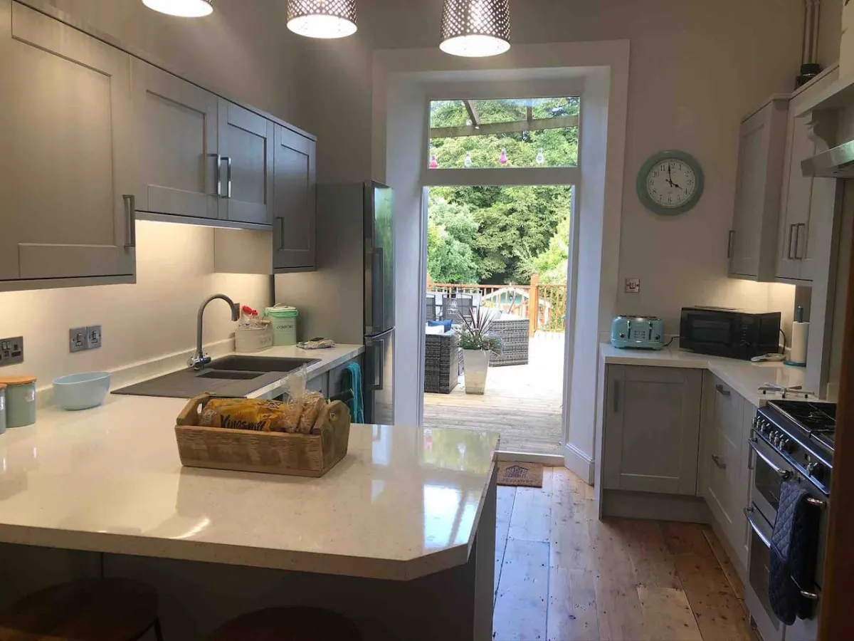 Beautiful, traditional 3 bed cottage close to ferry 3