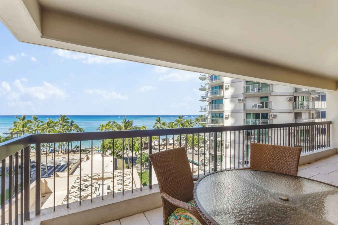 ~NEW~ Modern Oceanfront at Waikiki Beach Tower — photo 2