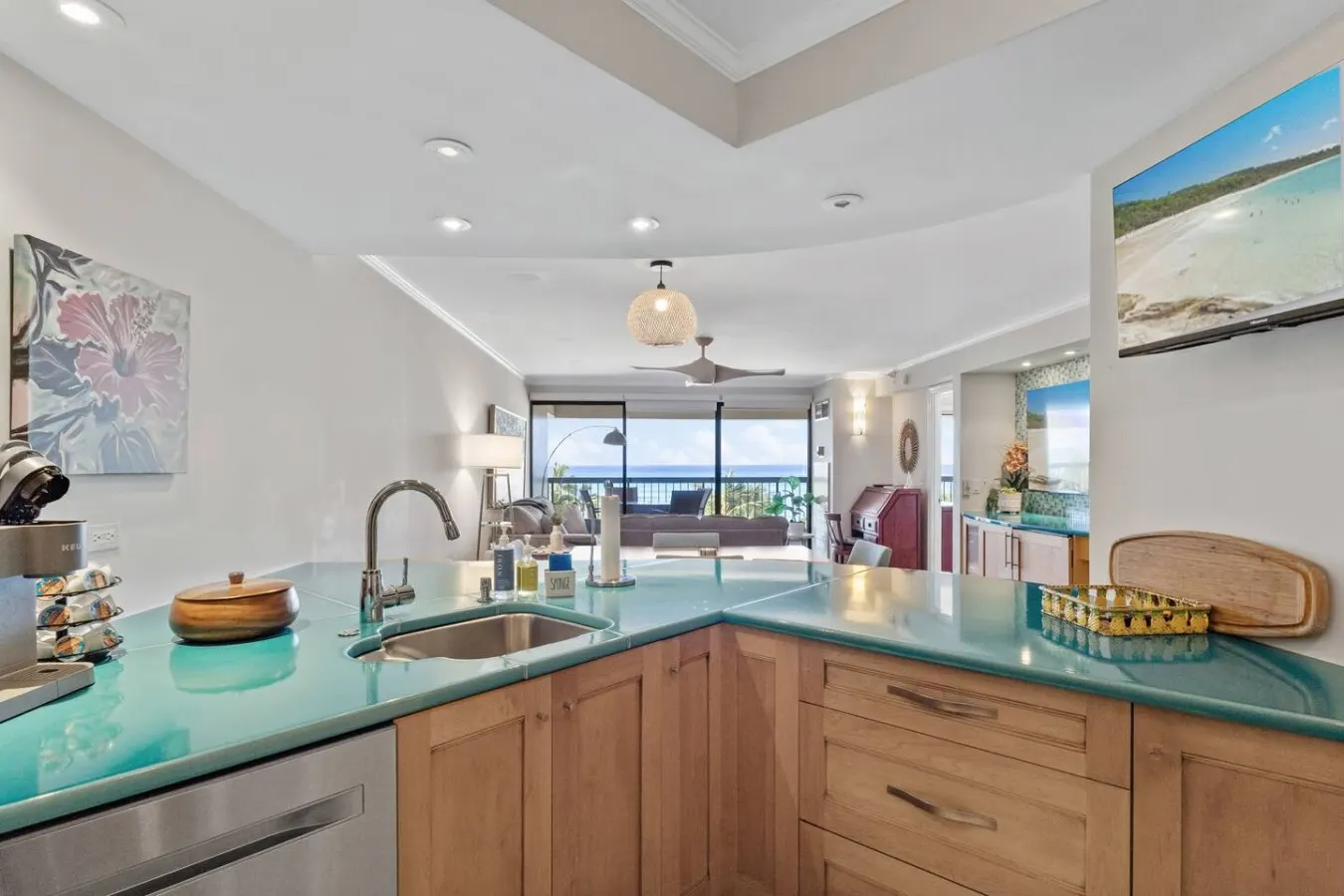 ~NEW~ Modern Oceanfront at Waikiki Beach Tower 9