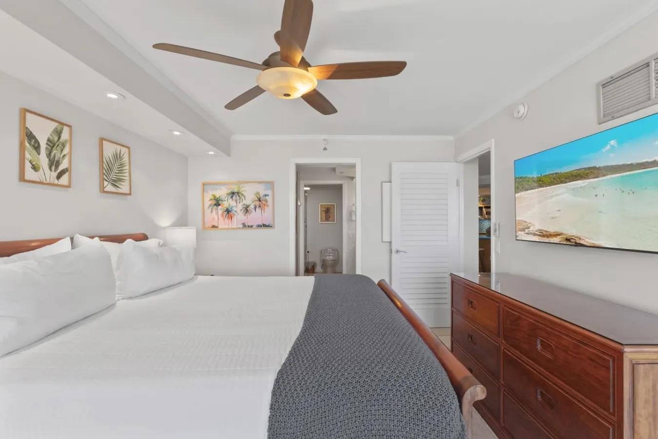 ~NEW~ Modern Oceanfront at Waikiki Beach Tower 17