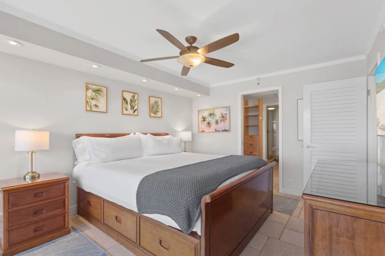 ~NEW~ Modern Oceanfront at Waikiki Beach Tower 18