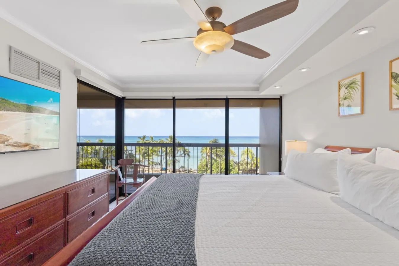 ~NEW~ Modern Oceanfront at Waikiki Beach Tower 19