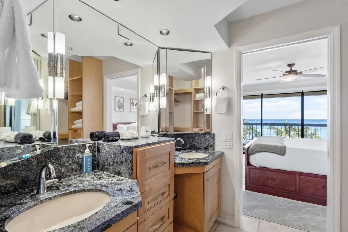 ~NEW~ Modern Oceanfront at Waikiki Beach Tower 20