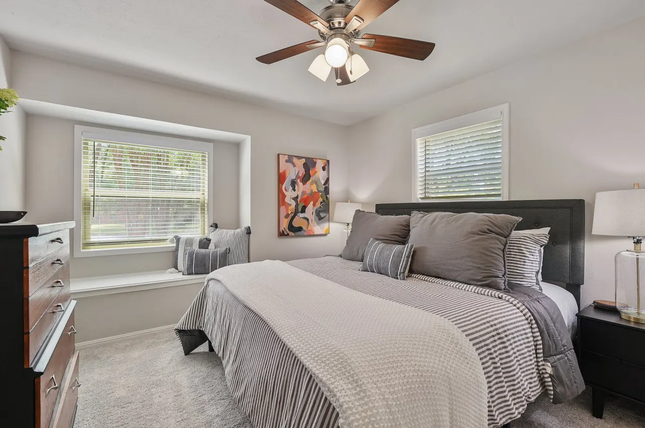 Good Bull Getaway: 3 Br + Backyard Deck 11