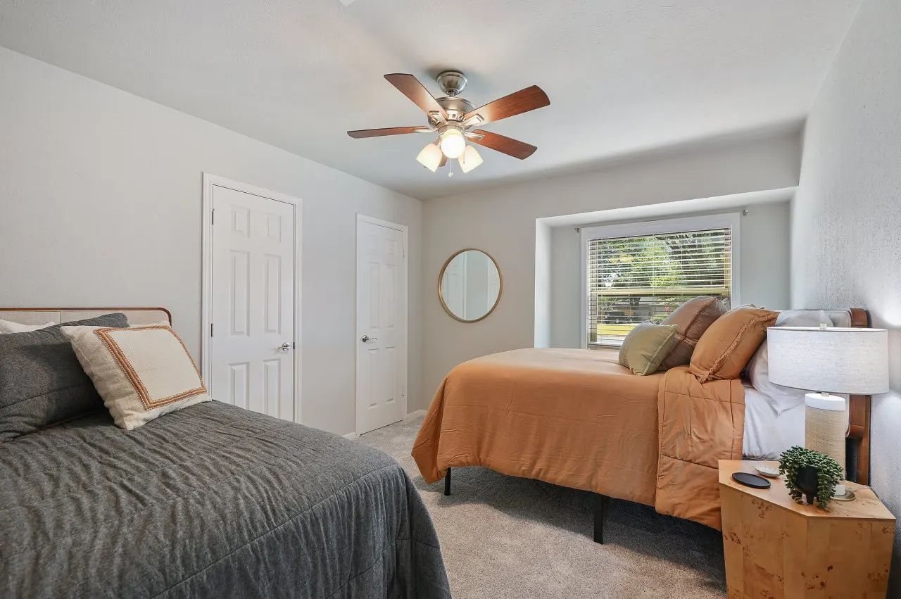 Good Bull Getaway: 3 Br + Backyard Deck 18