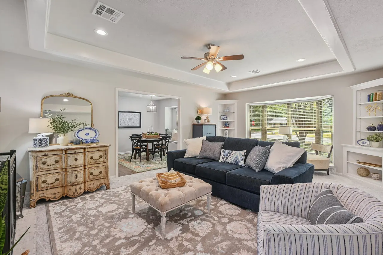 Good Bull Getaway: 3 Br + Backyard Deck 5