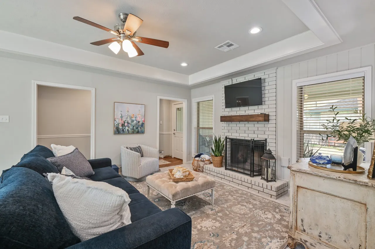 Good Bull Getaway: 3 Br + Backyard Deck 7