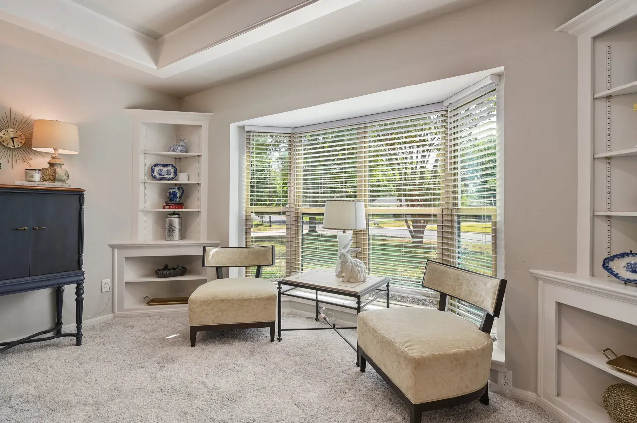 Good Bull Getaway: 3 Br + Backyard Deck 8