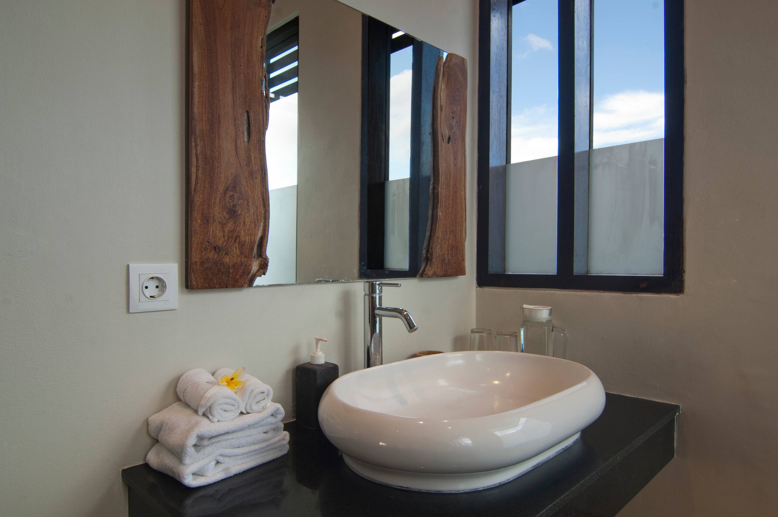 Sunset Rooftop 2BR Pool Villa Central, Seminyak 26