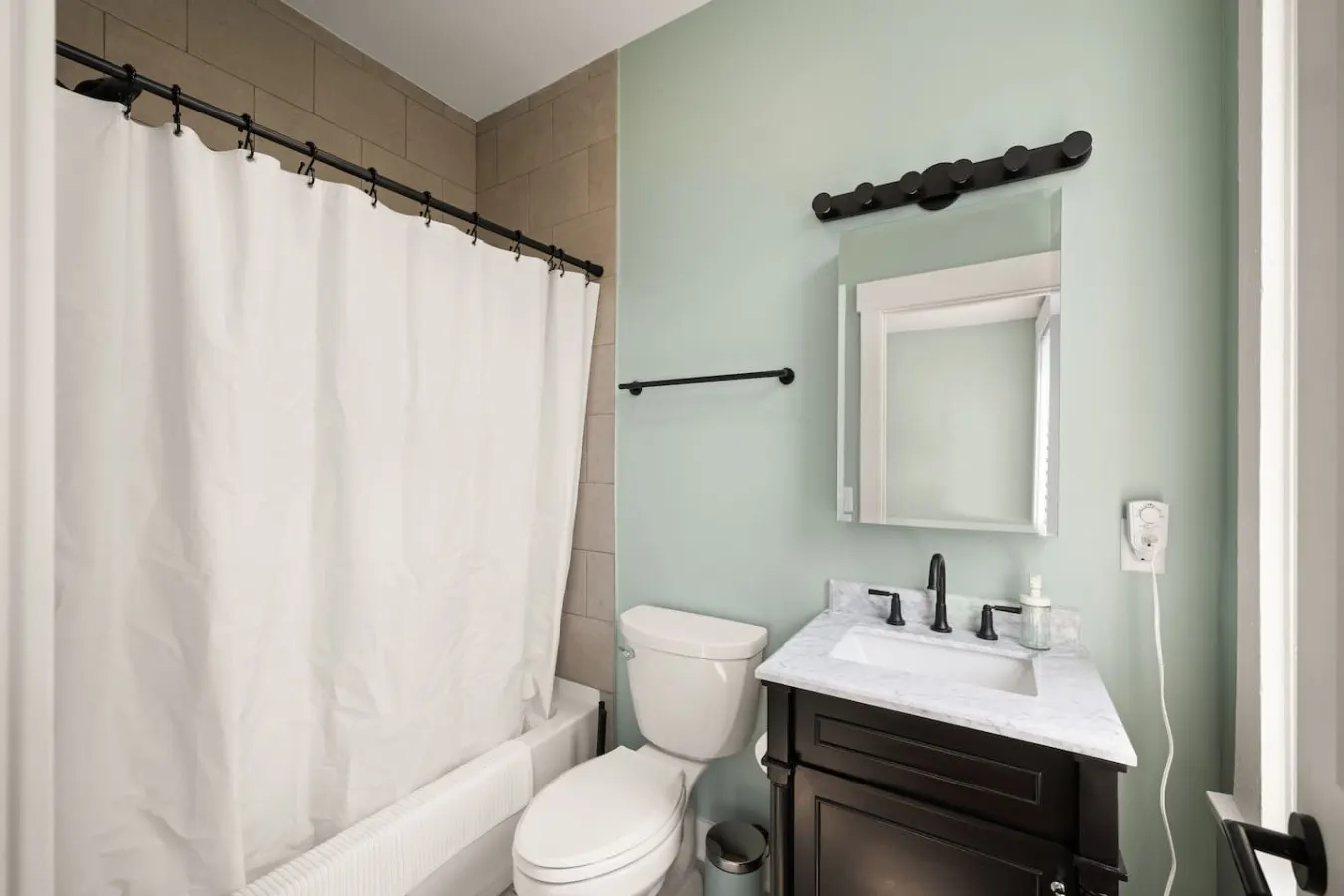 Hidden Gem 2BD w/ Patio, Near Findlay Market, UC 11