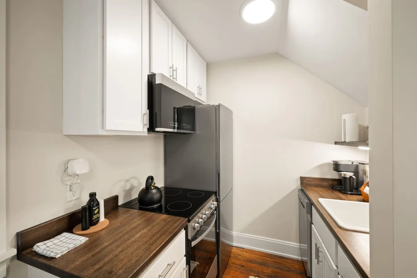 Hidden Gem 2BD w/ Patio, Near Findlay Market, UC 19