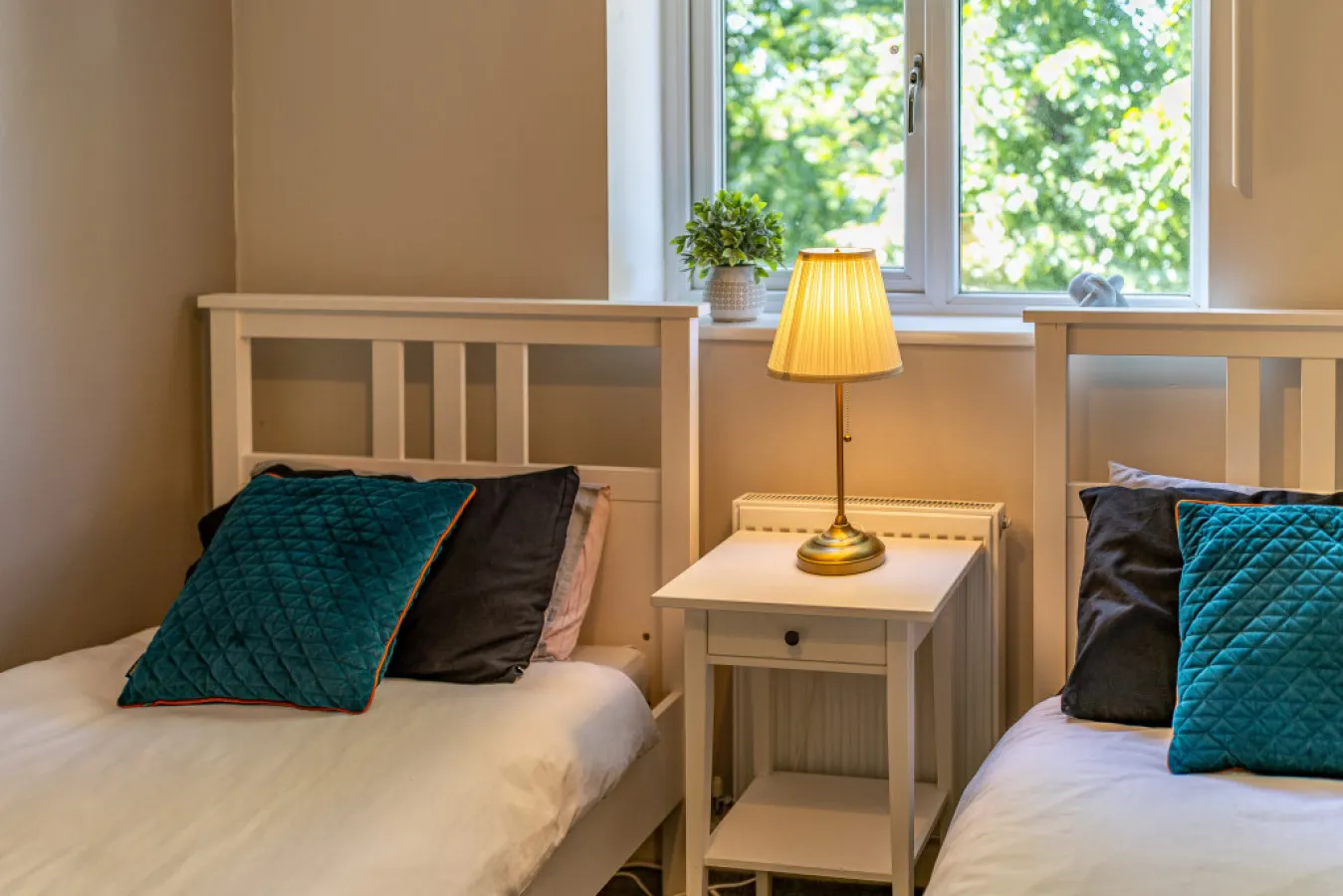 Stylish 5BR Townhouse-Fishponds View FREE Parking 14