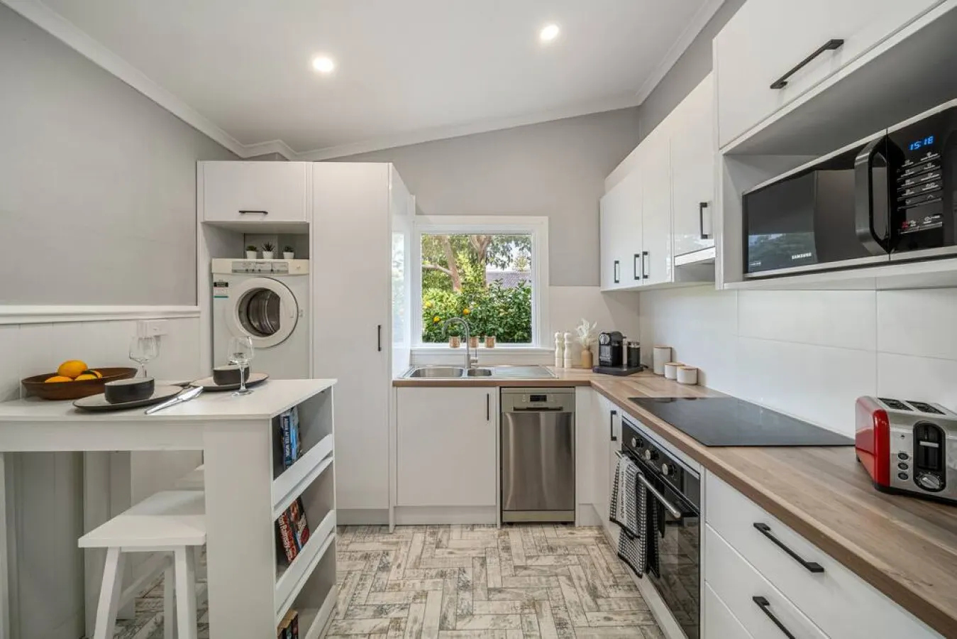 Stone's Throw—A Beachside Retreat for Two 11